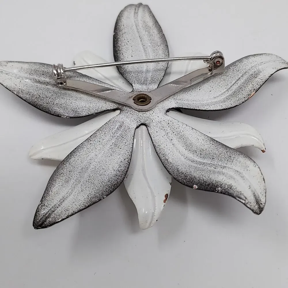 Vintage Brooch Mod Enamel Flower Black White Midcentury 1960s Pop Art 3